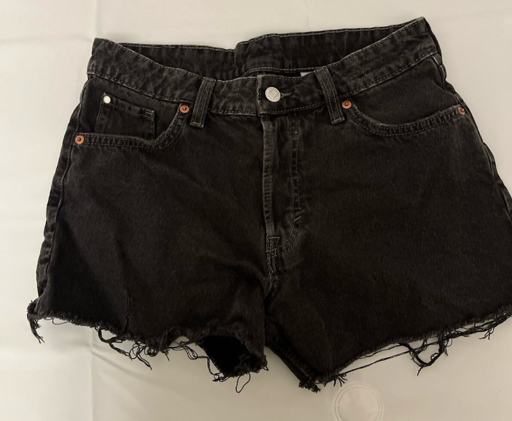&denim H&M Women's Size 2 90's Boyfriend Shorts Low Waist Black Cutoff Denim